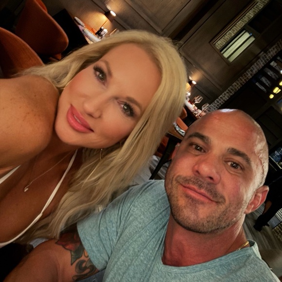 Meet your Posher, Pamela - Picture 2 of 6